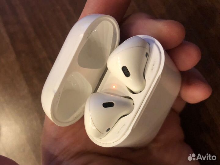 Airpods 1 поколения