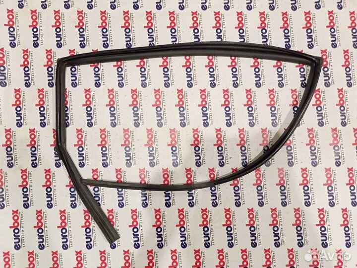 Уплотнитель стекла двери Hyundai Tucson 2004-2010