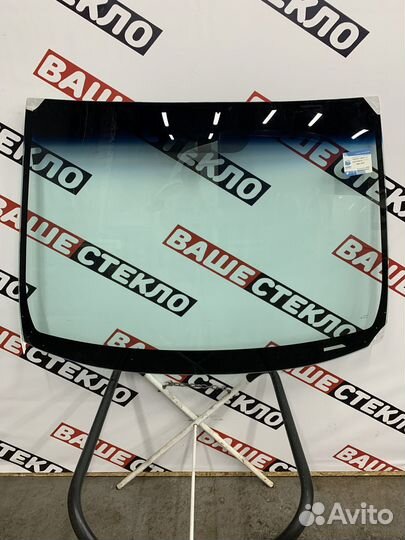 Лобовое стекло Lexus HS250