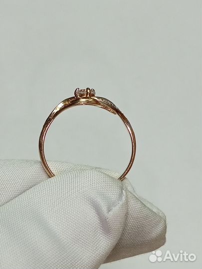 Золотое кольцо с камнем 18р