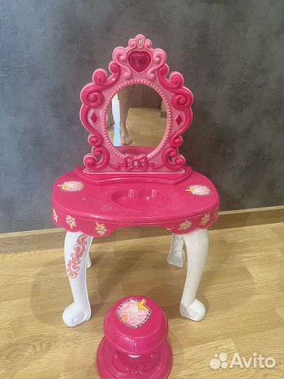 Туалетный столик с зеркалом и подсветкой бу