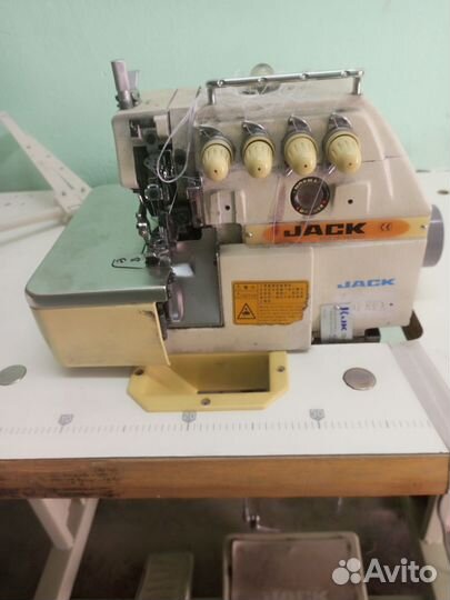 Продам швейную машинку оверлок трикотажный