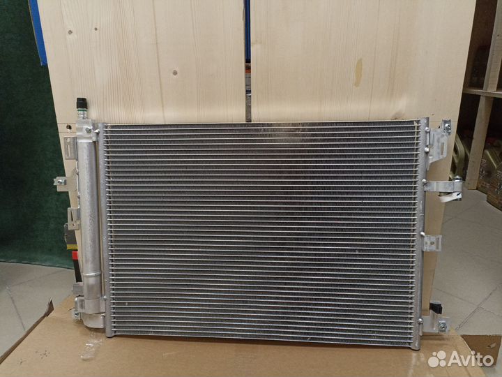 Радиатор кондиционера на Вольво хс90 (2002-2014г)
