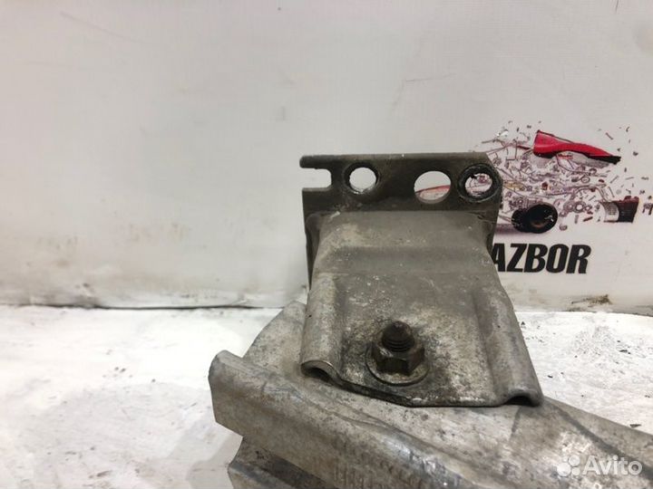 Усилитель бампера Audi A8 седан BFM 2006