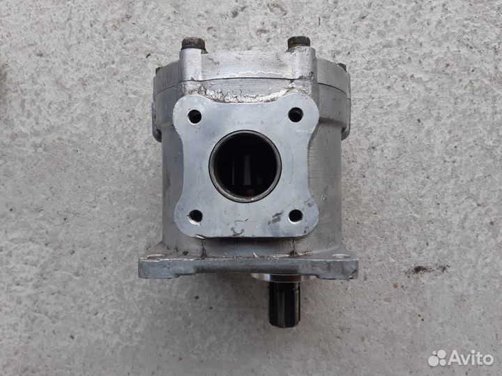 Насос масляный шестеренный нш-100М-3 новый прав