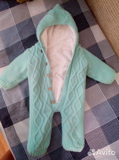 Вязаный комбинезон с капюшоном