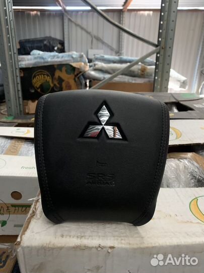 Митсубиси паджеро спорт 2017-2020 подушка в руль