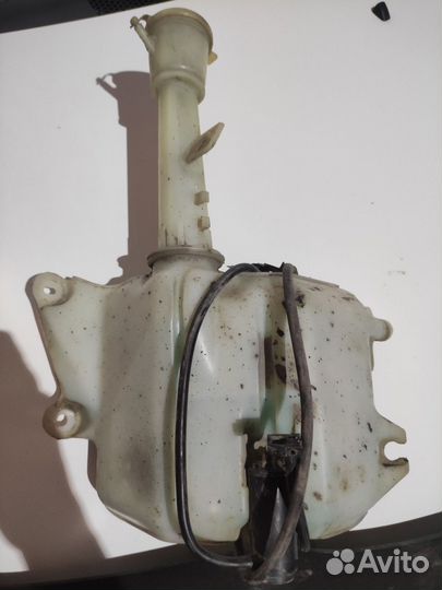 Бачок омывателя Mazda с моторчиком и трубками