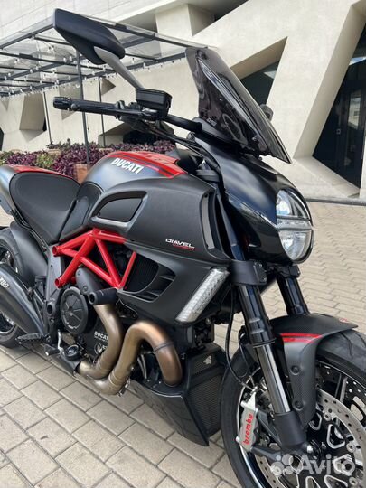 Ducati Diavel Carbon (zard)