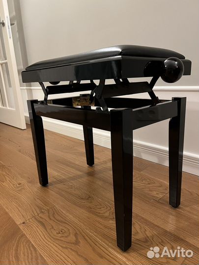 Банкетка для пианино