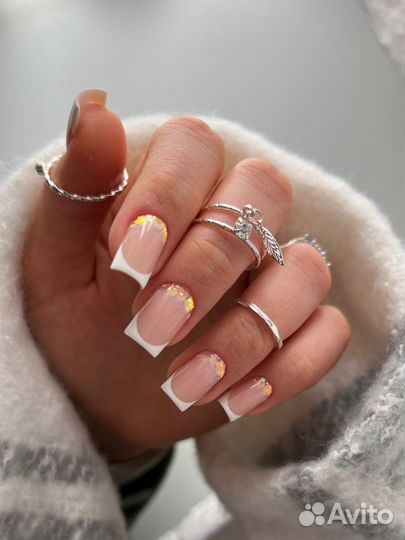 Модель на маникюр