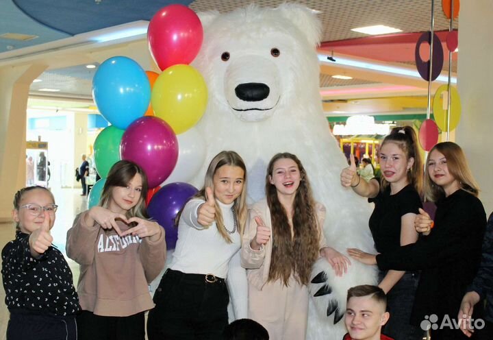 Поздравление от белого мишки Большой белый медведь