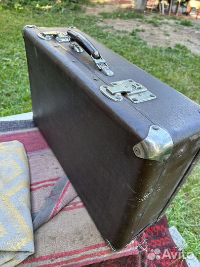 Винтажный чемодан