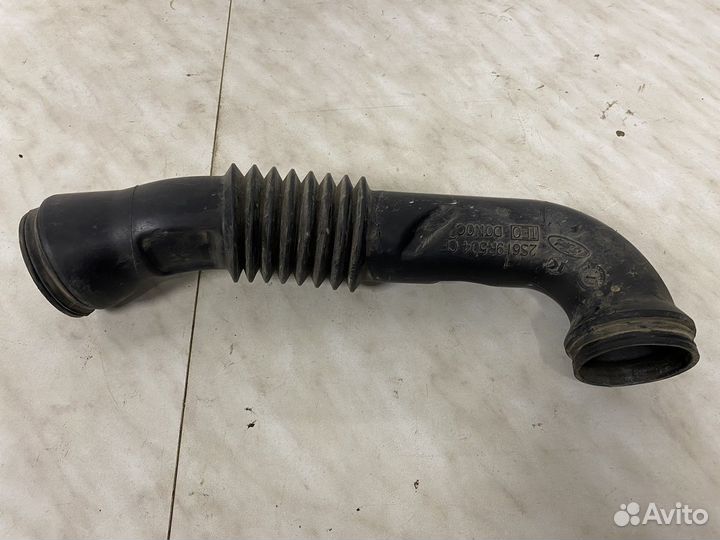 Воздушный патрубок Ford Fusion