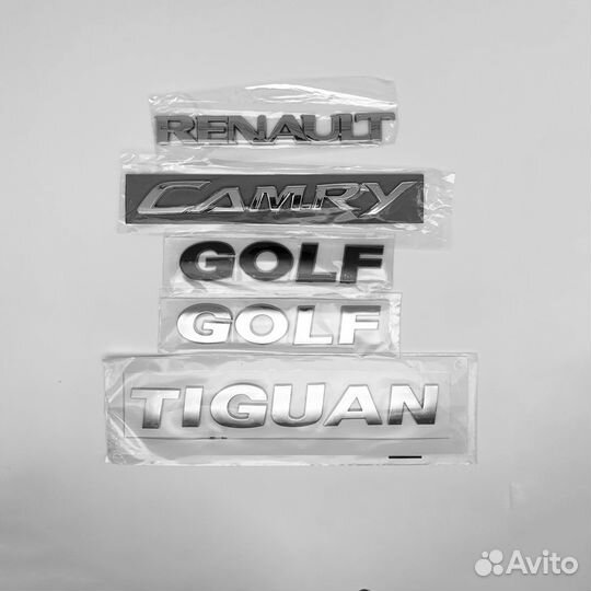 Надпись буквы эмблема на автомобиль