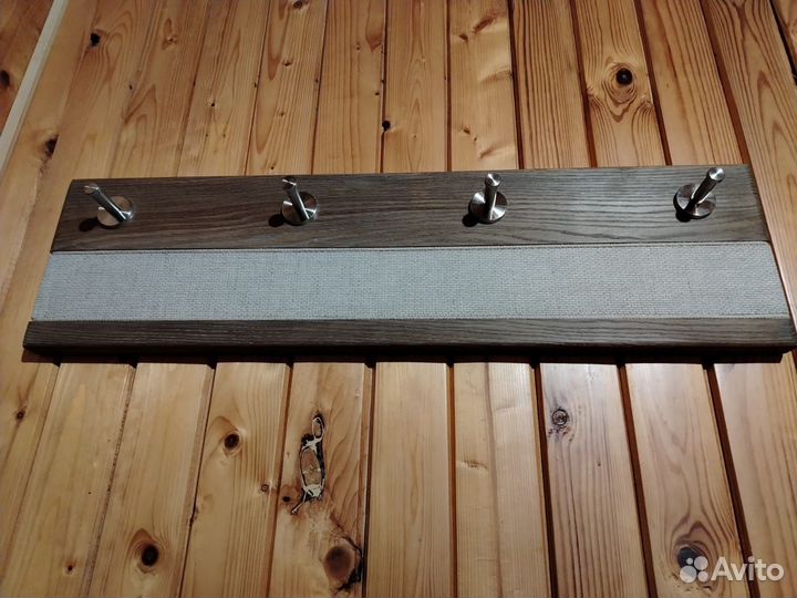 Вешалка настенная массив дуба