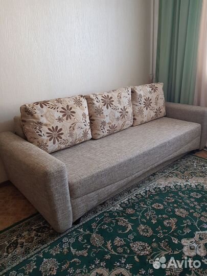 Диван прямой раскладной на ножках