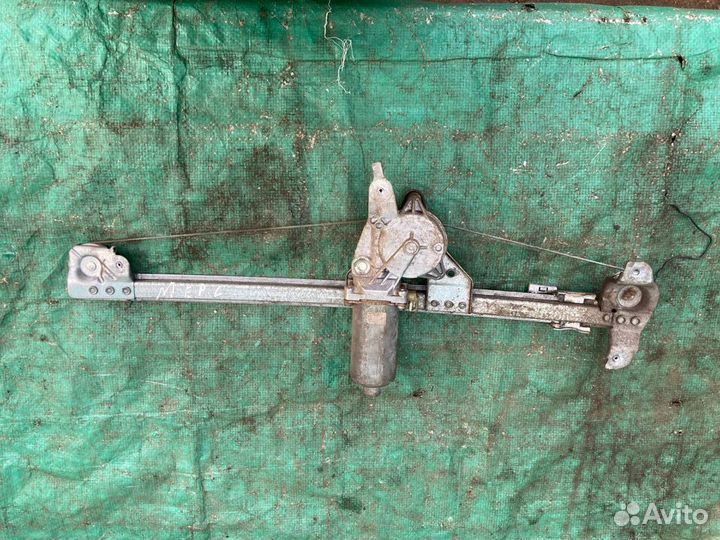 Стеклоподъемник задний левый Mercedes Benz W202