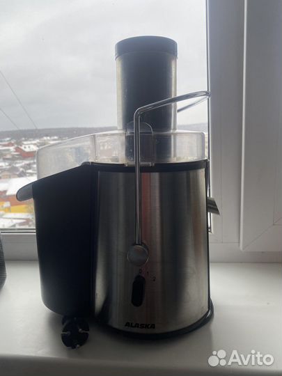 Соковыжималка в стальном корпусе