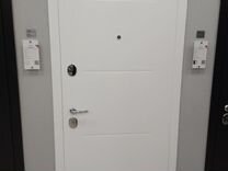 Дверь входная металлическая белая