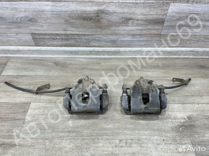 Суппорт передний левый правый Solaris 1 / Rio 3