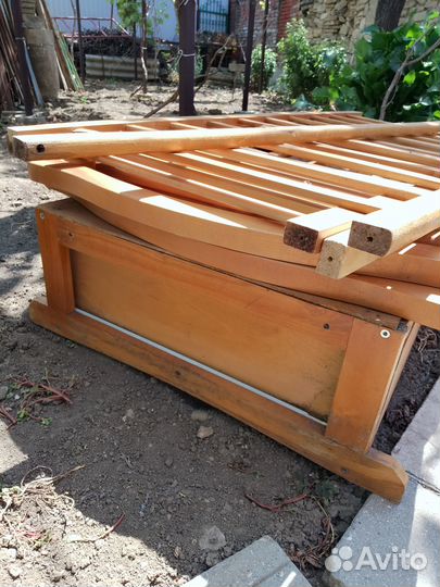 Детская кроватка с маятником