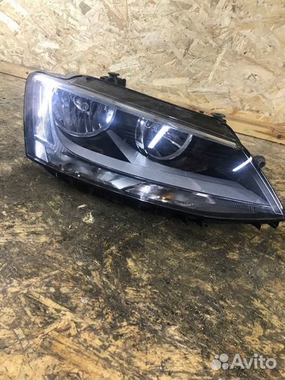 Фара правая Volkswagen Jetta