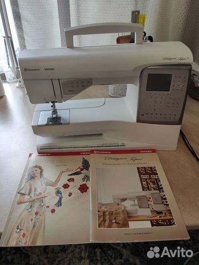 Швейная-вышивальная машина Husgvarna Topaz 30