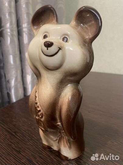 Фарфоровая статуэтка 