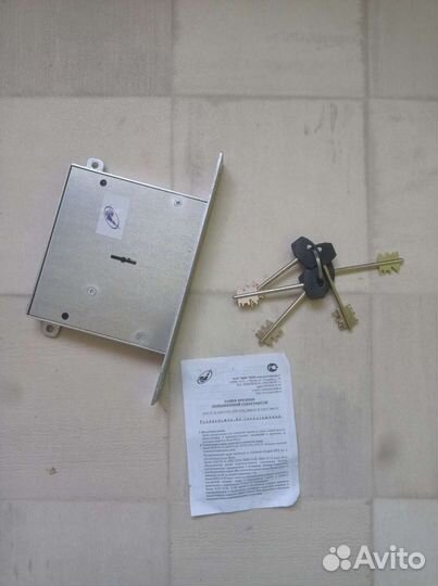 Замок дверной