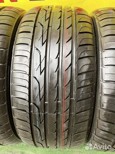 Three-A P606 235/45 R17 97W