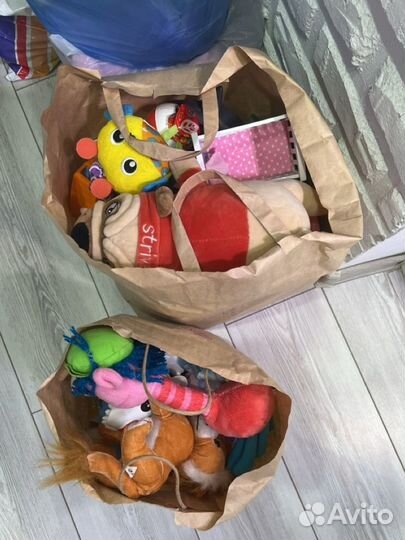 2 пакета разных игрушек, отдам все