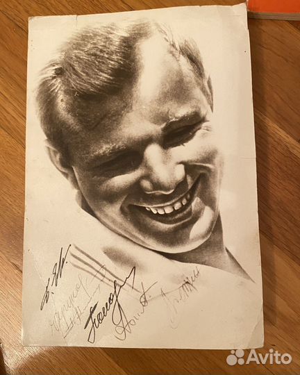 2 автографа Юрия Гагарина