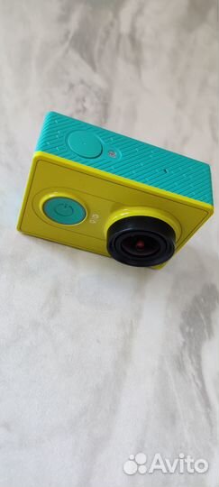 Экшен камера Xiaomi yi