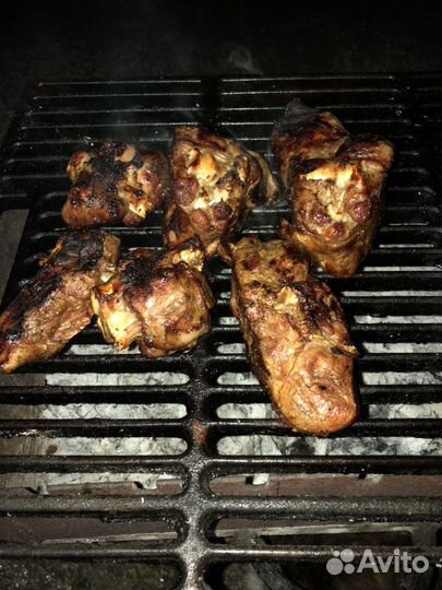 Чугунная решетка барбекю для жарки мяса