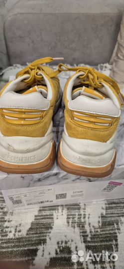 Кроссовки женские