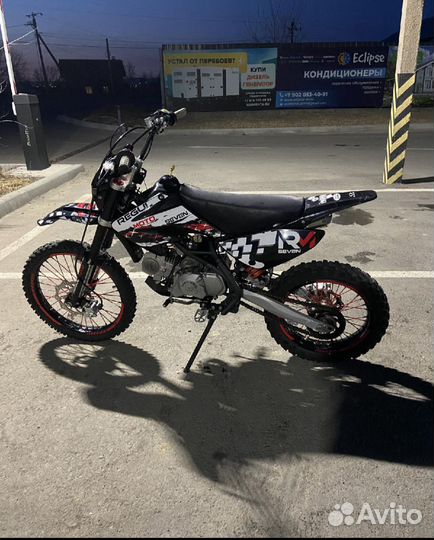 Regulmoto Seven Medalist 150E