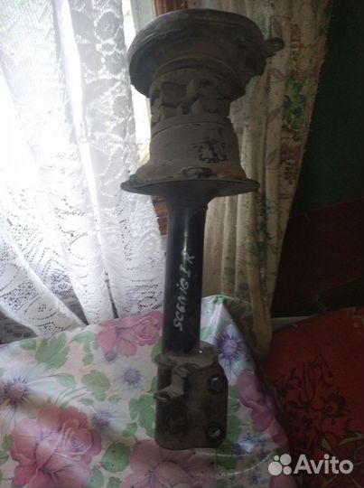 Стойка передняя правая Рено Сценик 1 2000г