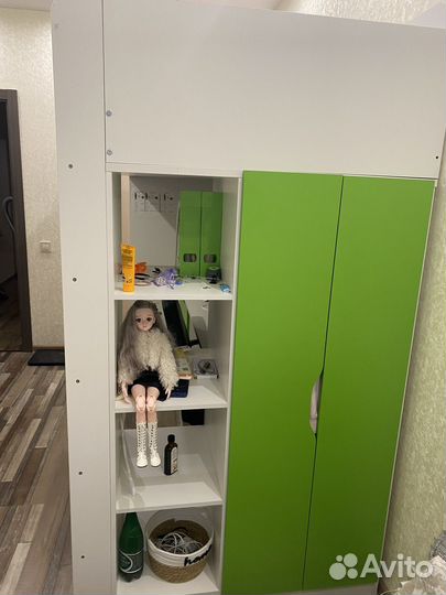 Детская кровать чердак со столом и шкафом