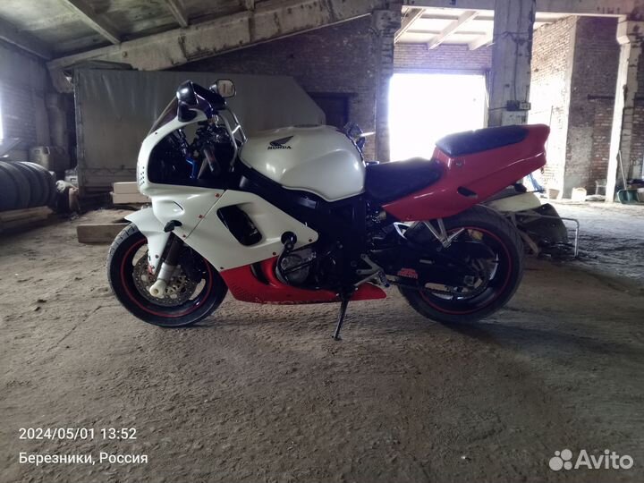 Продам Хонду сбр900рр
