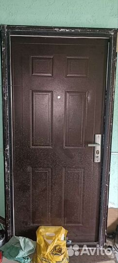 Дверь входная металлическая от застройщика