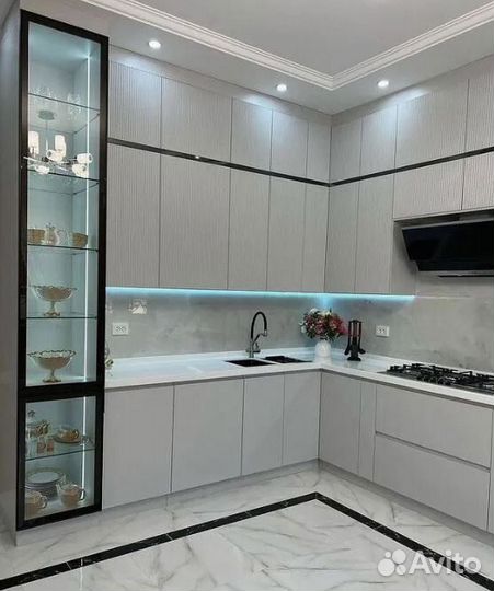 Кухня на заказ Бастони. Компактная угловая кухня