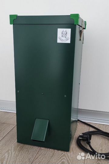 Кормушка для собак автоматическая (новая)