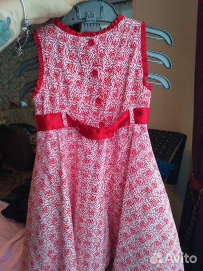 Праздничное платье с пайетками 98 р-р