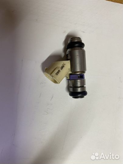 Форсунка vw, skoda,seat 1.4 16v 031031G