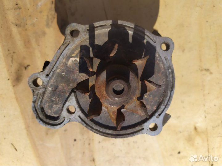 Насос водяной (помпа ) Nissan March K11 1.0 1998