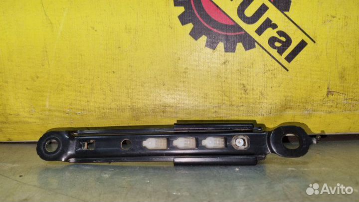 Механизм регулировки ремня безопасности передний