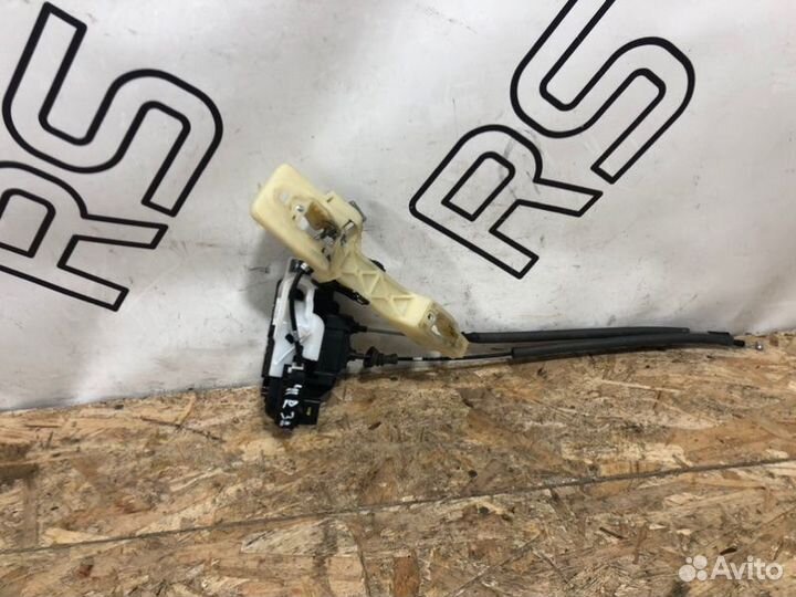 Замок двери задний правый Hyundai Santa Fe 2