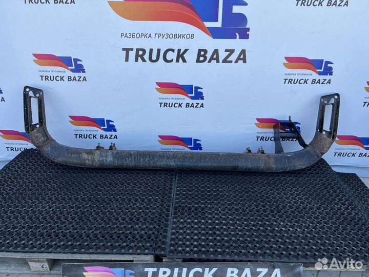 Усилитель переднего бампера