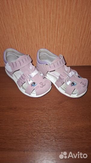 Сандалии на девочку 23 размер